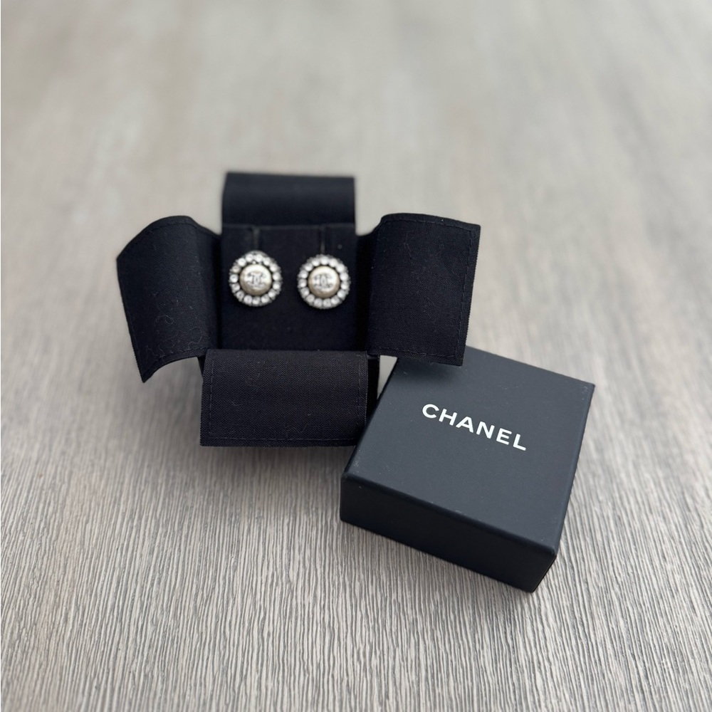 Chanel CC Pearl Earrings w/Crystals